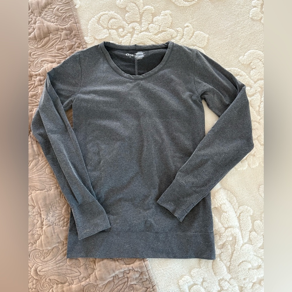 ZYIA Active Grey Long Sleeve shirt Size M